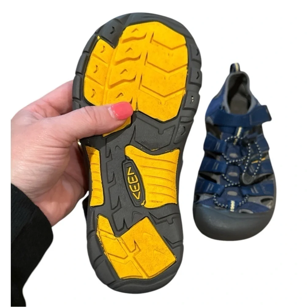 KEEN Boy’s Newport H2 Waterproof Athletic Hiking Sandals - Size 4